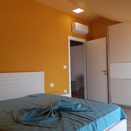 Shengjin Apartaments