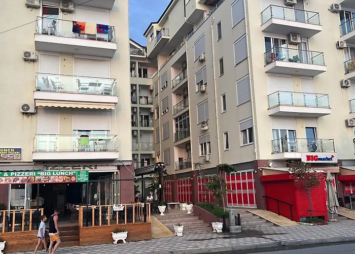 アパート Shengjin Apartaments