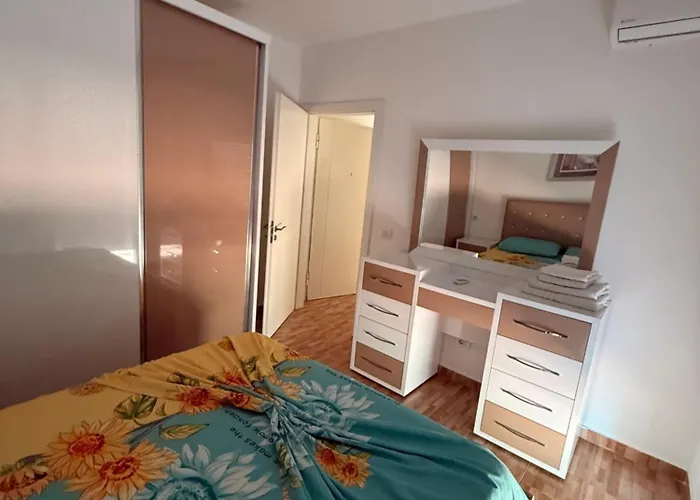 アパート Shengjin Apartaments