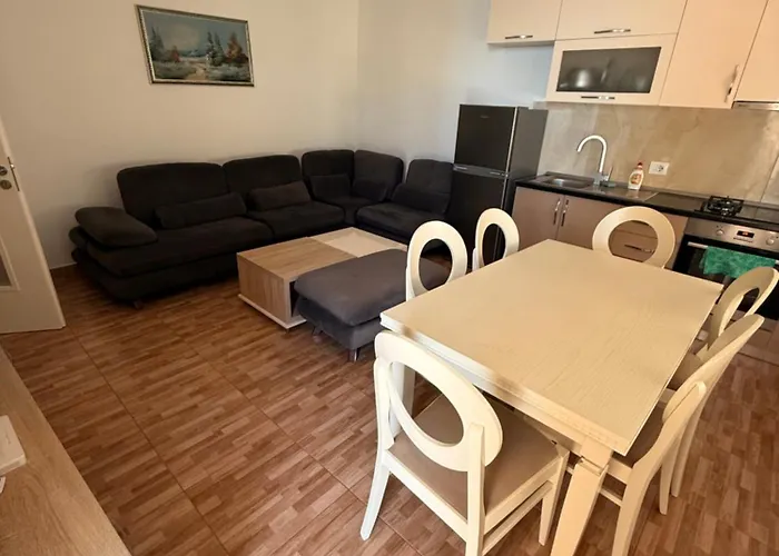 アパート Shengjin Apartaments